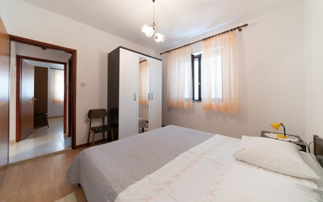 Villa Petar 1 - 10m From sea - H