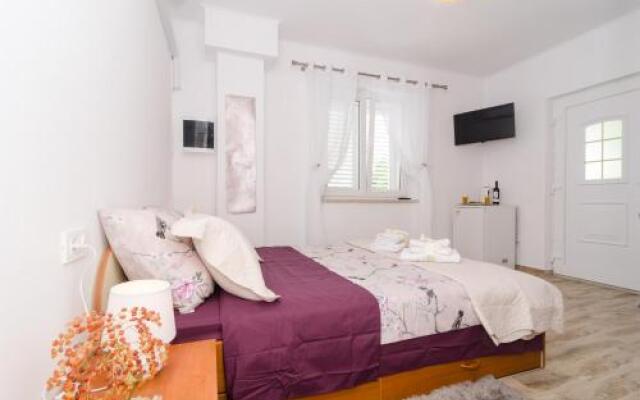 Apartment & Room Lady O