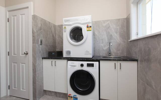 Luxury 3Brm Mannor in Temple View