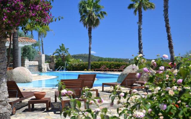 Galanias Hotel & Retreat