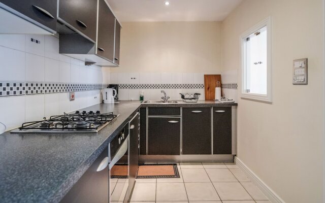 Settlers court - London Docklands East India Quays by ASH Cosy Apartments