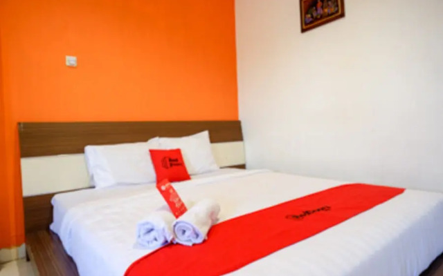 RedDoorz Plus near Ciputra Mall Simpang Lima 2