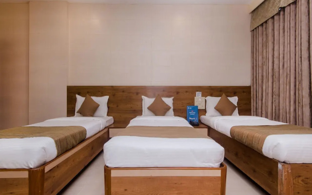 OYO 13105 Hotel Blue Diamond