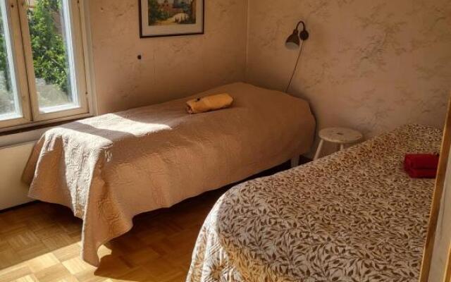 Large apartment with 4 bedrooms, central location