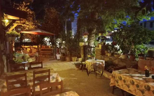 Yukser Hostel