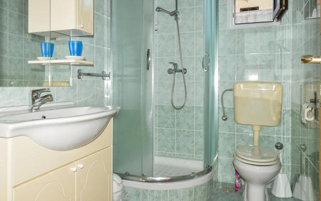 Awesome Apartment in Stara Novalja With 2 Bedrooms and Wifi