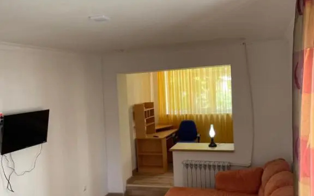 One Bedroom Apartment Near Buyuk Ipak Yuli Metro Station, Located in Downtown