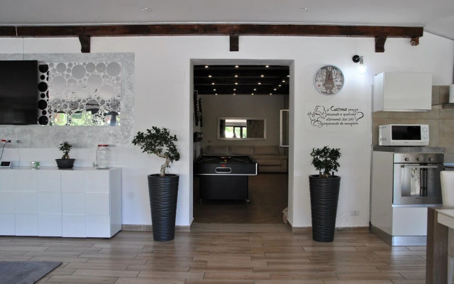 Villa Giselda With Private Pool and Outdoor Whirpool