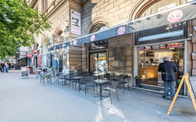 Central Luxury Apartment