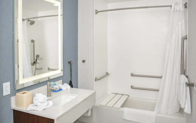 Four Points by Sheraton Fayetteville Fort Liberty