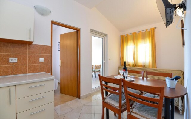 Nice Apartment in Starigrad Paklenica With Wifi and 2 Bedrooms