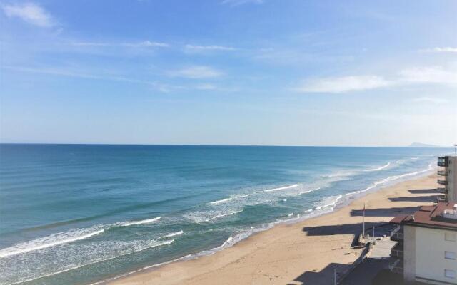 Renovated Apartment in a Beachfront Complex