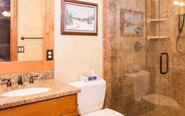 Three Kings Condo Near the Lifts by RedAwning