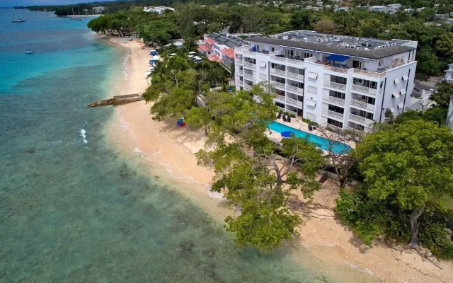 Beachfront luxury modern 2-bed apt with pool by BSL Rentals