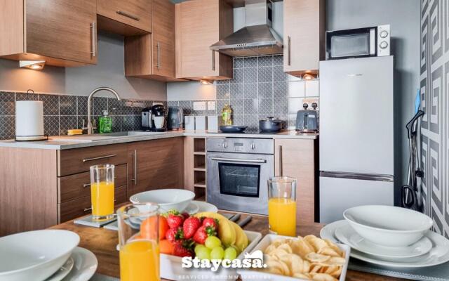 Luxury 1 bed apartment beautiful view with parking
