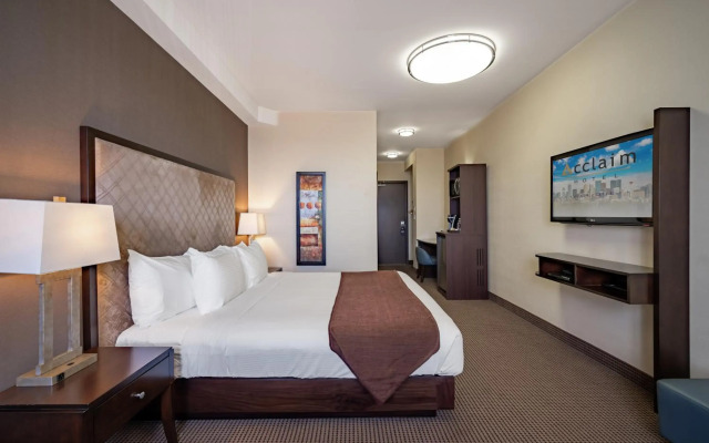 Acclaim Hotel By CLIQUE