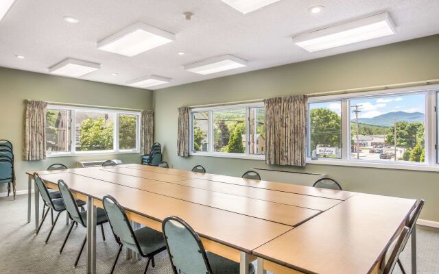 Quality Inn & Suites Gorham Riverside