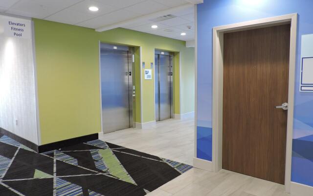 Holiday Inn Express & Suites Moore by IHG