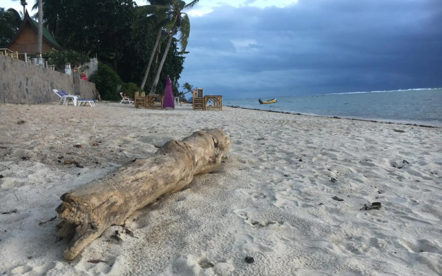 Jungle Hut Bungalows & Hotel