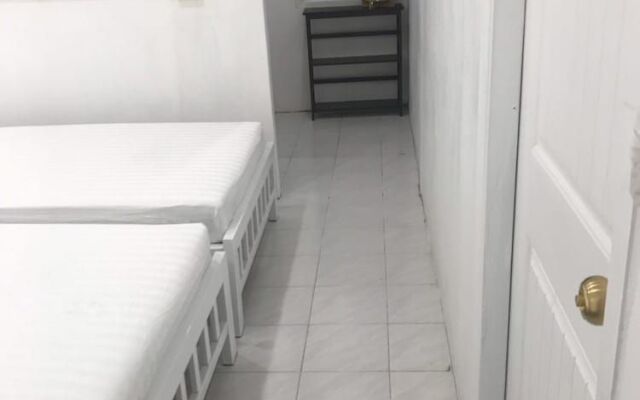 Zleepinezz Hostel