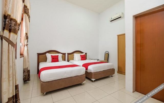 RedDoorz Near Universitas LP3i Medan