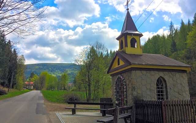 Klimatyczna Chatka u Podnóża Góry