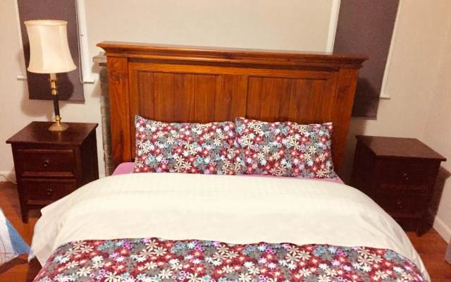 House Accommodation and Cozy Cabins, walking distance to CBD and near to Waikato Hospital – Guest Rooms – Hamilton