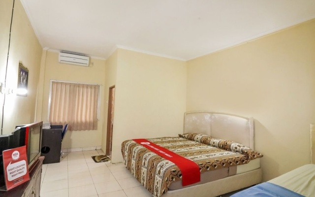 Nida Rooms 9 Kraton Tugu Railway Station at Hotel Queen Star – Guest Rooms – Sleman