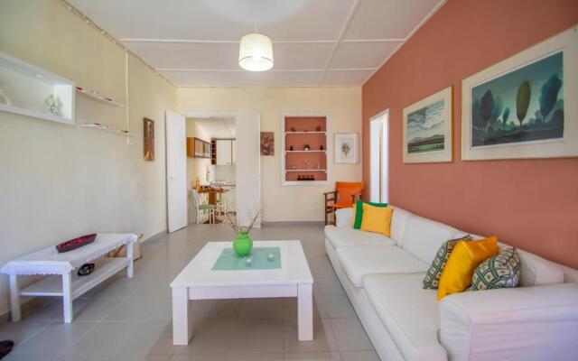Dora's Tsilivi Beach House A