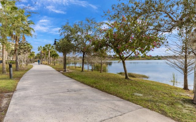 Enjoy Peaceful Lake View! Newly Decorated in Vista Cay - 3br/2b #3408