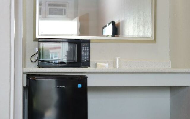 Queensway Court Motel