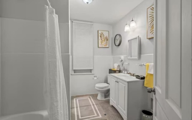 Urban Chic Apartments Near Center City