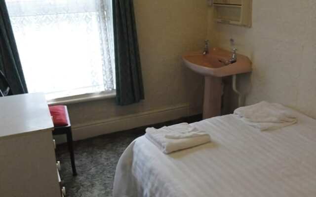 100 Pipers Hotel