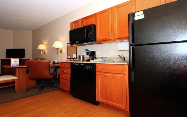 Candlewood Suites Kansas City Airport