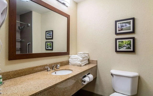 Holiday Inn Exp Stes Hannibal