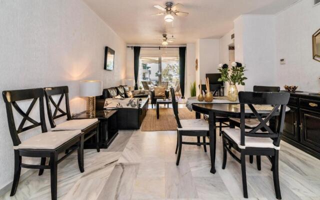 Marbella Lovely 3-bedroom Apartment 350 m Walk to the Beach