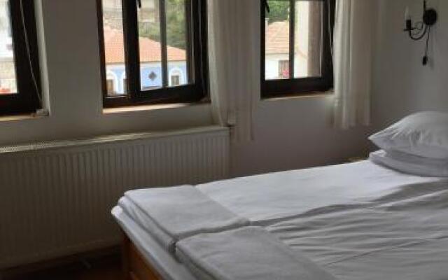 Toni's Guest House