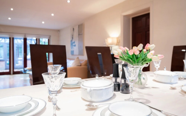 Charming Wimbledon Park Home close to Putney Heath