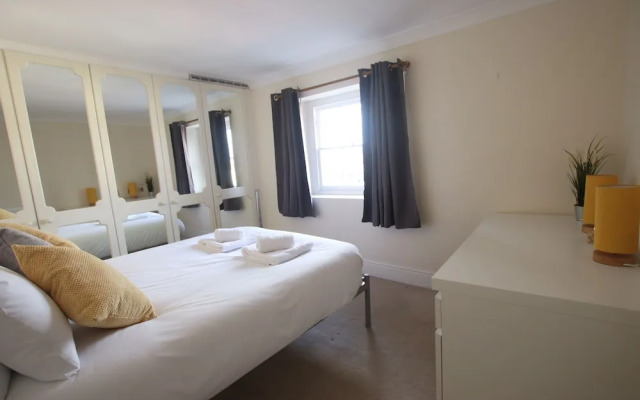 2 Bedroom Flat in Beautiful Clifton