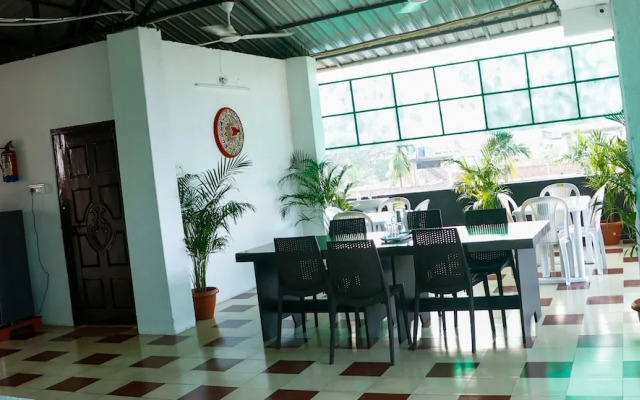 Malini Homes - Food & Lodging