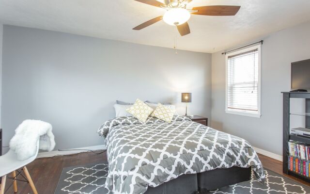 Fairmount GEM With Patio in the of it all