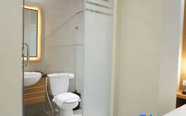Front One Hotel Papua Lestari