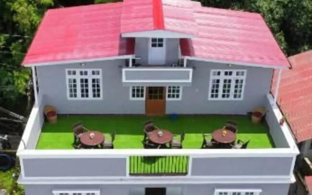 Hotel Pine Crest Inn