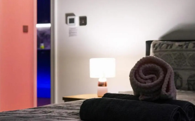 The Eden Warehouse - Pink Apartment (sleeps 4)