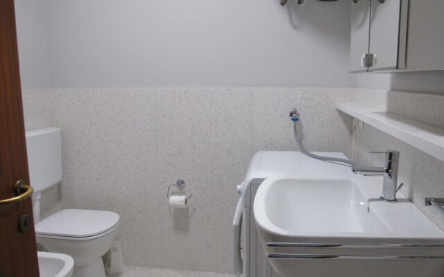 Modern Flat With Balcony and Lift at Grado Pineta