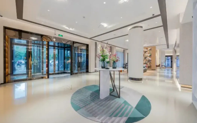 SKYBIRD Hotel (Shanghai International Resort - Chuansha Metro Station Store)