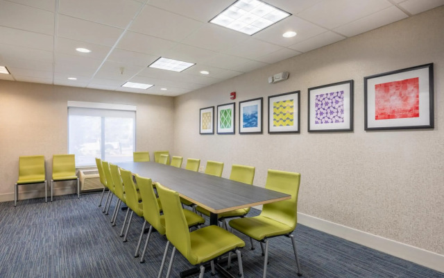 Holiday Inn Express Gas City by IHG