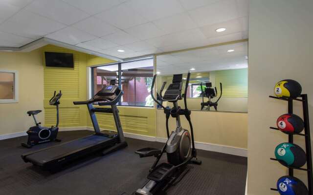 Days Inn & Suites by Wyndham Tallahassee Conf Center I-10