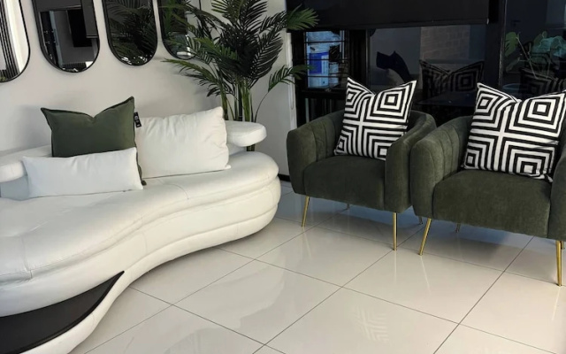 2 Bedroom Apartment Near Monte Casino