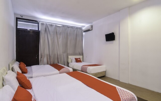 Oyo 44017 Lc Premium Stay